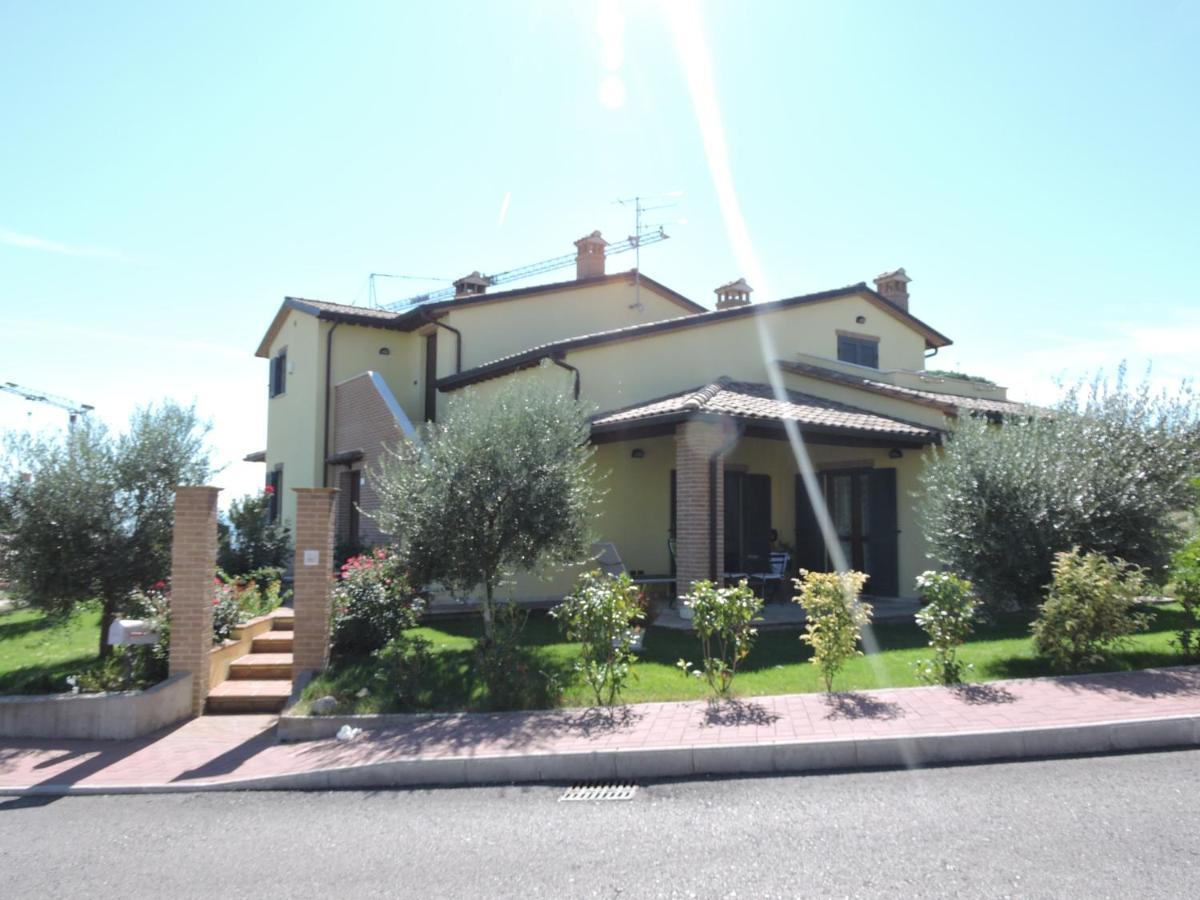 La Casa Di Marco E Lorella Fratta Todina Εξωτερικό φωτογραφία